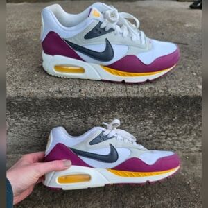 Women's Nike Air Max Correlate Size 9, Maroon/Gold